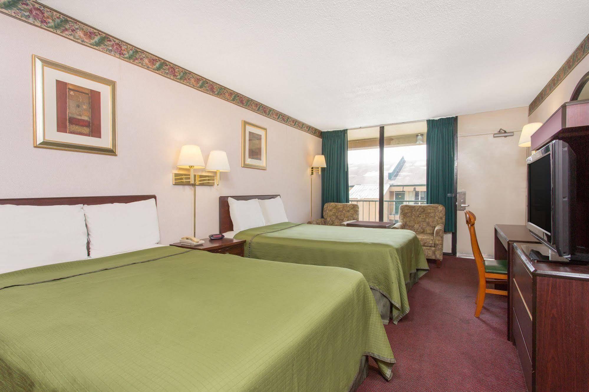 Knights Inn Roanoke Exterior photo