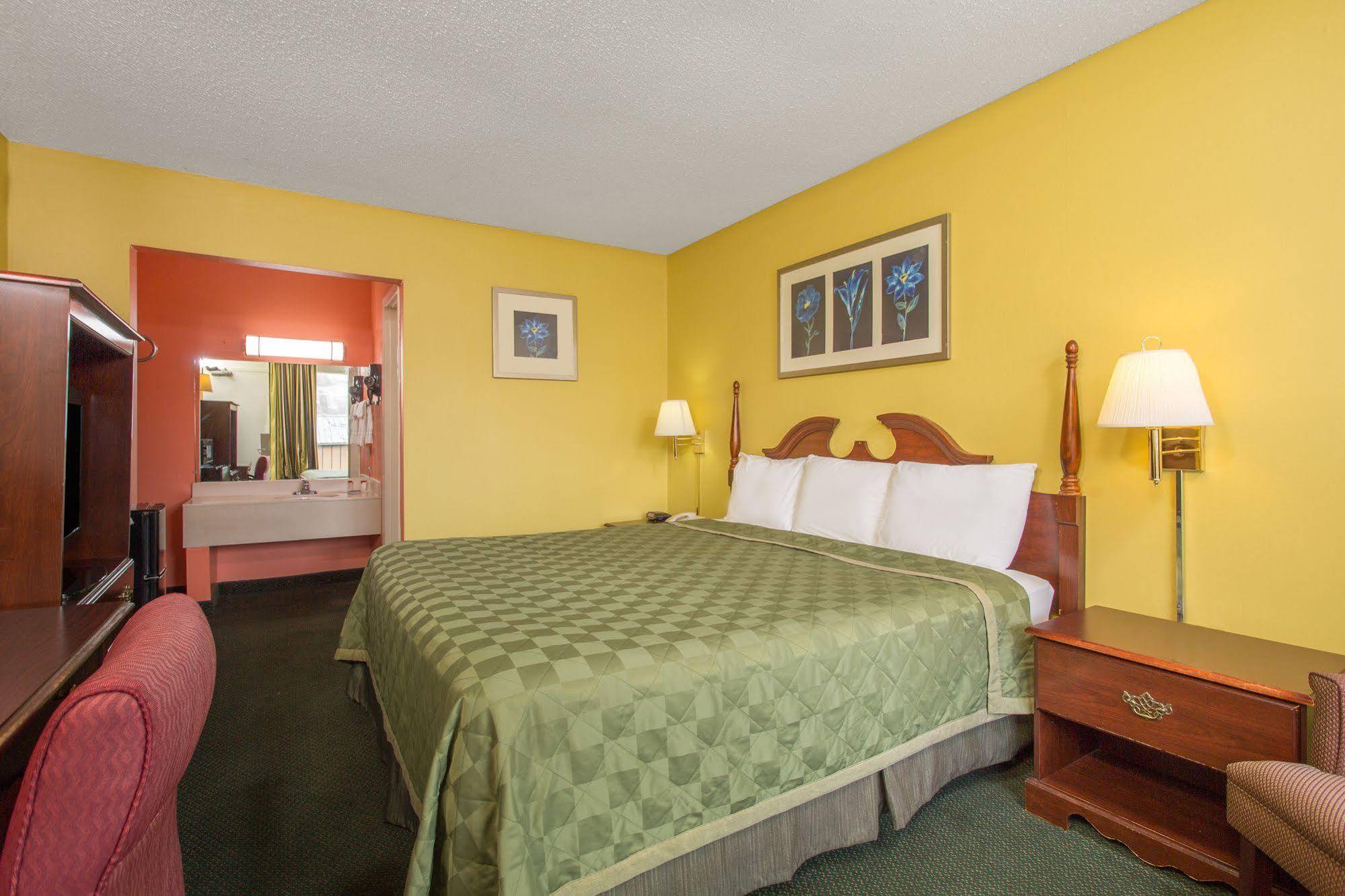 Knights Inn Roanoke Exterior photo